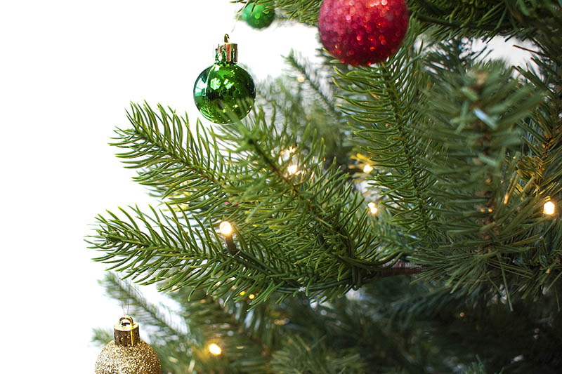 Pre_lit_Artificial_Christmas_Tree_04-08