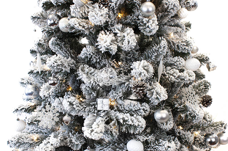 Pre_lit_Artificial_Christmas_Tree_Snow_03-03