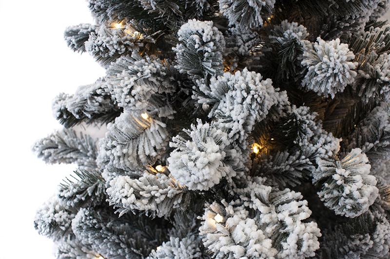 Pre_lit_Artificial_Christmas_Tree_Snow_03-10